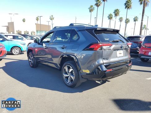 Used 2022 Toyota RAV4 SE image 3