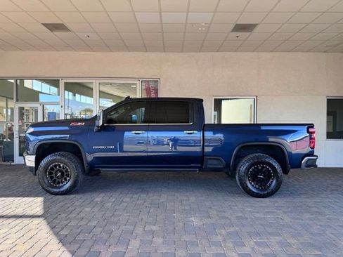 Used 2021 Chevrolet Silverado 2500 LTZ w/ LTZ Convenience Package AWD/4WD image 2
