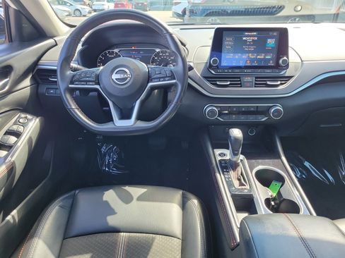 Used 2025 Nissan Altima 2.5 SR FWD image 10