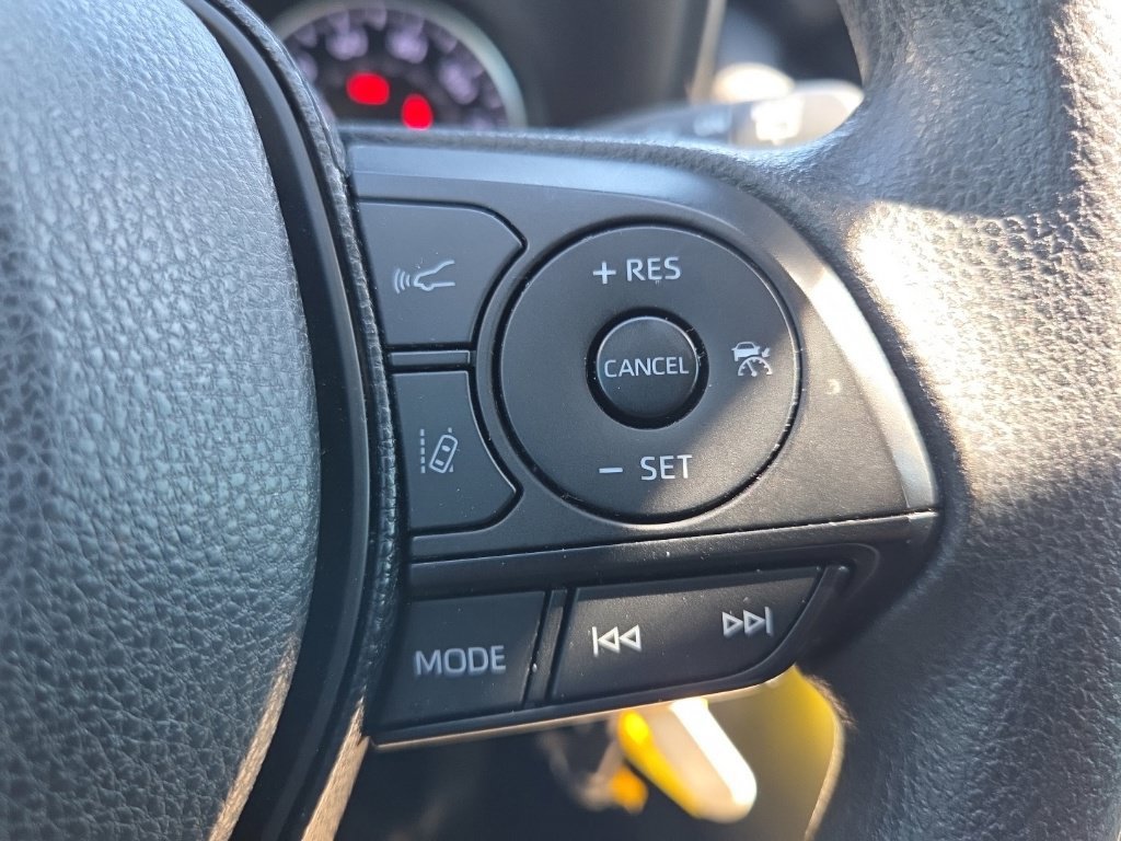 Used 2020 Toyota RAV4 LE FWD image 30