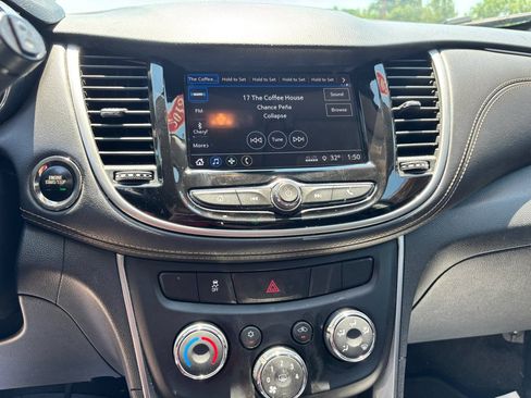 Used 2018 Chevrolet Trax LT w/ LT Convenience Package AWD/4WD image 22
