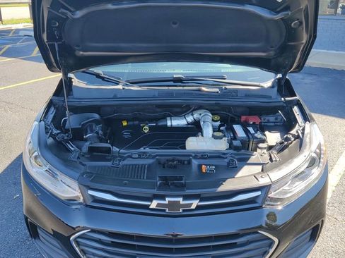 Used 2022 Chevrolet Trax LT w/ Midnight Edition image 27