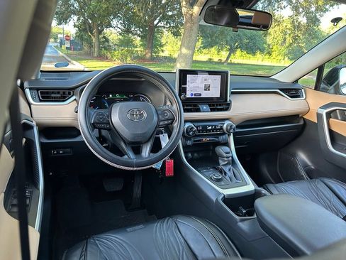 Certified 2025 Toyota RAV4 LE AWD/4WD image 13