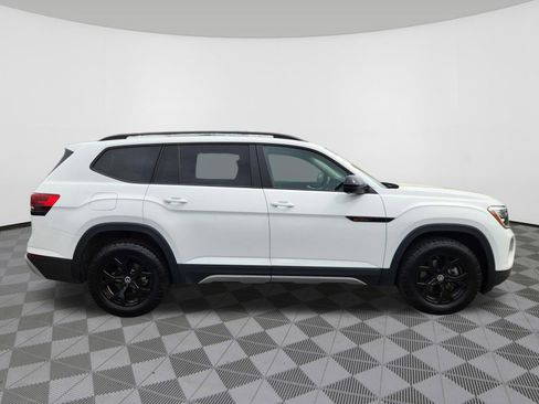Certified 2025 Volkswagen Atlas Peak Edition SE AWD/4WD image 6