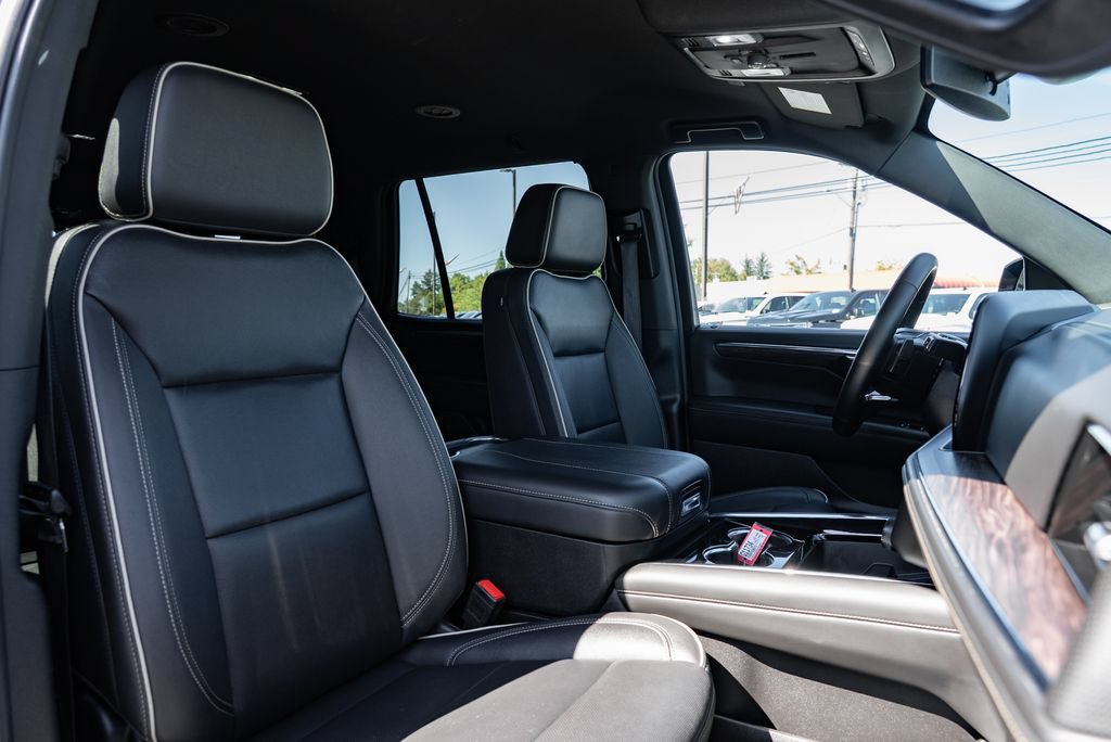 Used 2025 Chevrolet Tahoe Premier AWD/4WD image 36