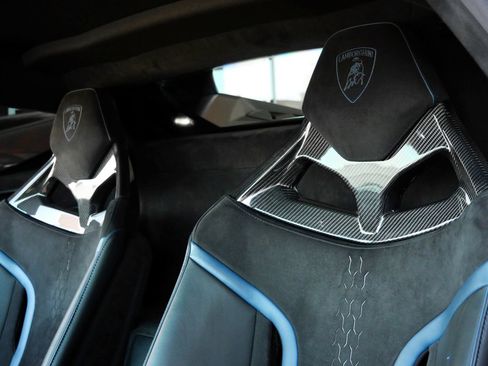 Used 2023 Lamborghini Huracan Tecnica RWD image 19