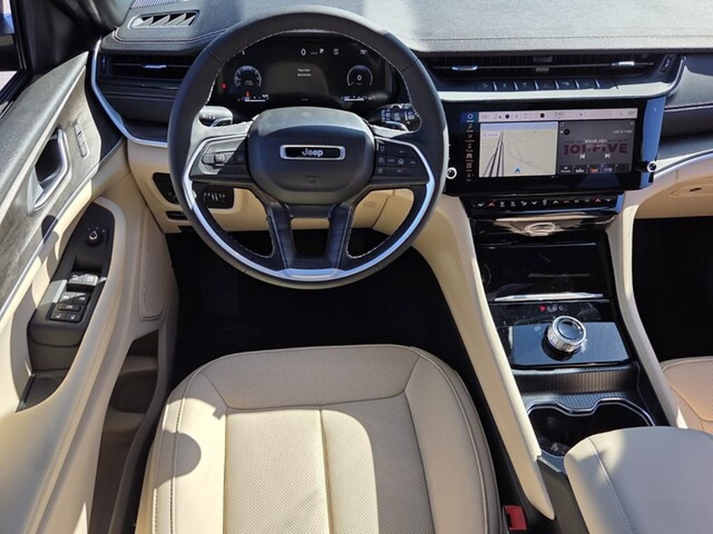 New 2027 Jeep Grand Cherokee Limited RWD image 5