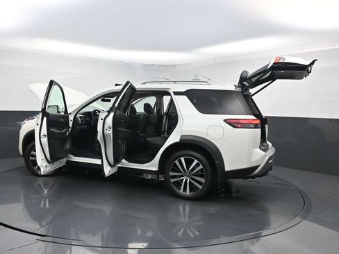 Used 2024 Nissan Pathfinder Platinum FWD image 42