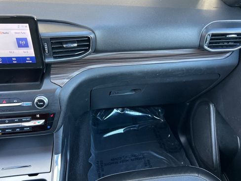 Used 2020 Ford Explorer Limited image 29