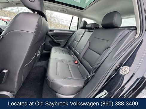 Used 2018 Volkswagen Golf SE image 11