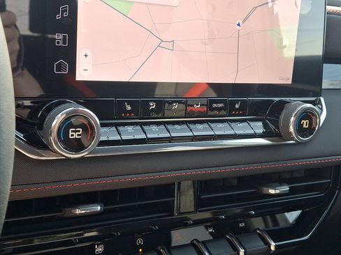 Used 2024 Chevrolet Colorado Z71 w/ Z71 Convenience Package 2 image 15