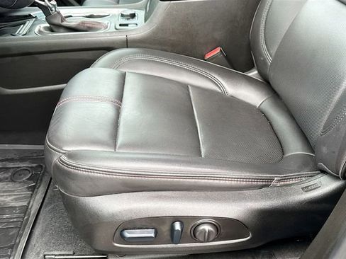 Used 2023 Chevrolet Traverse RS image 22