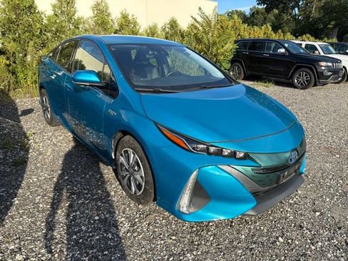 Used 2017 Toyota Prius Prime Premium FWD image 4