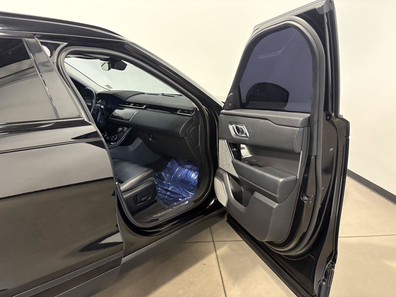 Used 2018 Land Rover Range Rover Velar S AWD/4WD image 44