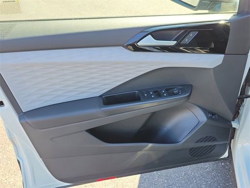 Used 2023 Volkswagen Taos S image 15