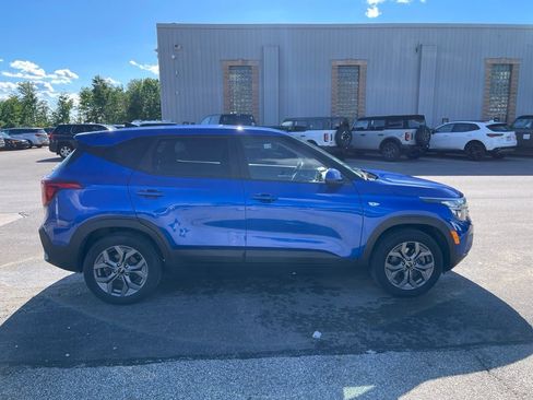 Used 2024 Kia Seltos LX AWD/4WD image 1