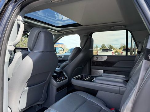 Used 2019 Lincoln Navigator Reserve AWD/4WD image 16