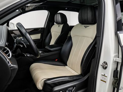 Used 2019 Bentley Bentayga image 36