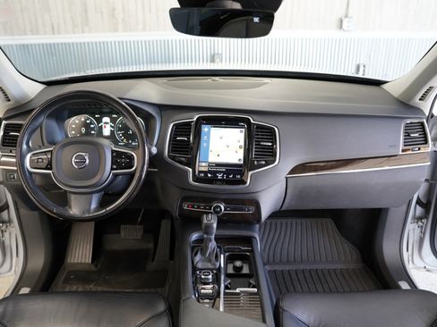 Used 2017 Volvo XC90 T6 Momentum w/ Vision Package image 17