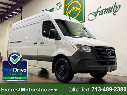 Used 2025 Mercedes-Benz Sprinter 2500 image 1