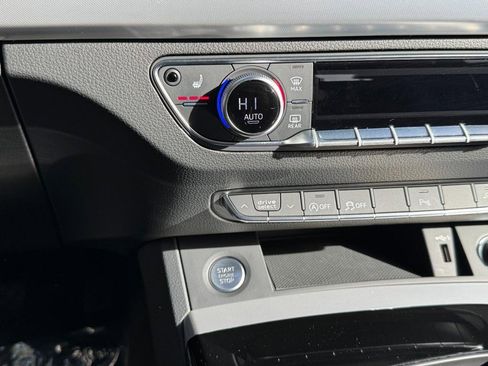 Used 2025 Audi Q5 2.0T Premium w/ Convenience Plus Package image 21