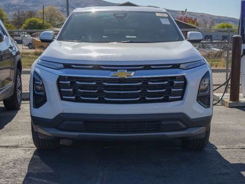 Used 2025 Chevrolet Equinox LT AWD/4WD image 3