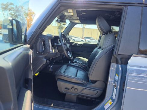 Certified 2025 Ford Bronco Outer Banks w/ Sasquatch Package AWD/4WD image 7