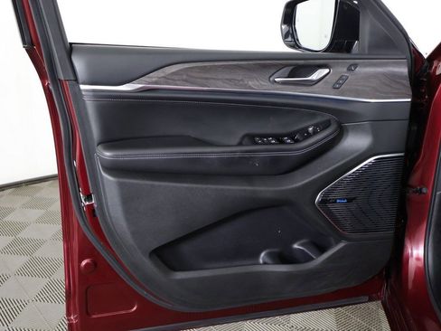 Used 2023 Jeep Grand Cherokee Overland w/ Adv Protech Group III image 28