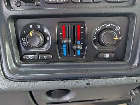 Used 2005 GMC Sierra 2500 SLE w/ Skid Plate Package image 13