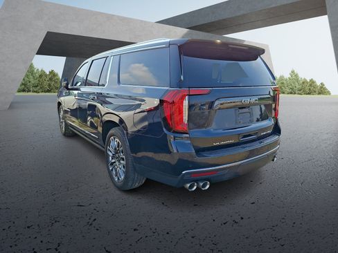 Used 2023 GMC Yukon XL Denali Ultimate AWD/4WD image 3