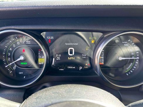 Used 2023 Jeep Wrangler Unlimited Sahara image 23