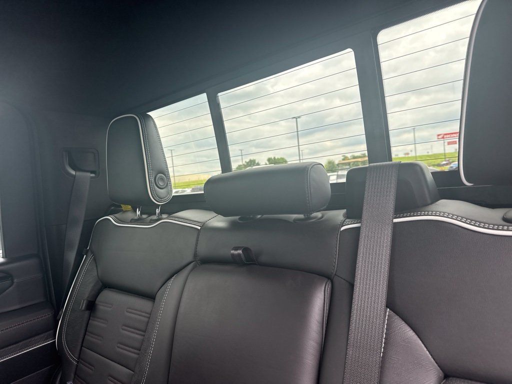 Used 2024 GMC Sierra 2500 AT4X AWD/4WD image 11