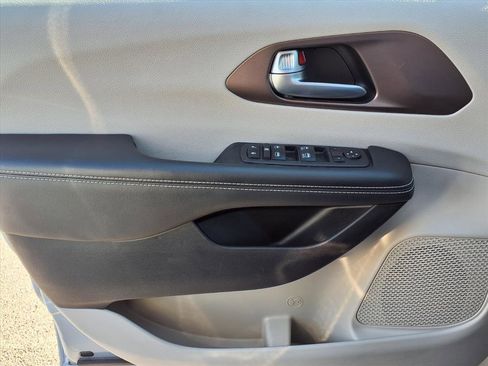 Used 2024 Chrysler Voyager LX image 23