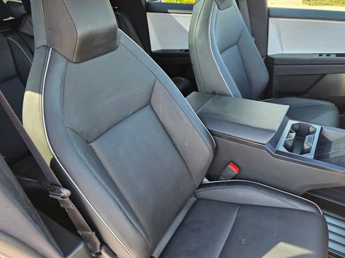 Used 2024 Tesla Cybertruck AWD Crew Cab image 32