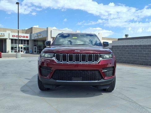 Certified 2025 Jeep Grand Cherokee Laredo image 2