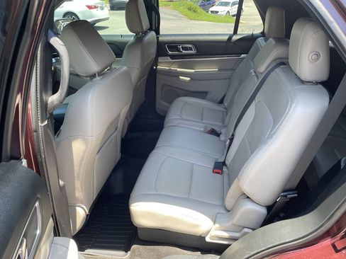Used 2018 Ford Explorer Limited w/ Ford Safe & Smart Package FWD image 12