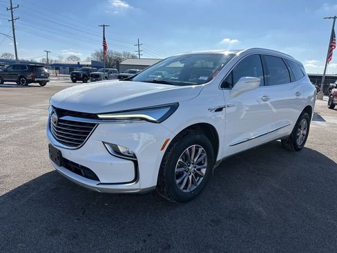 Used 2022 Buick Enclave Essence image 19