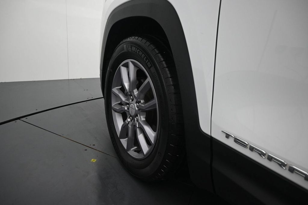 Used 2024 GMC Terrain SLT w/ Infotainment Package II FWD image 13