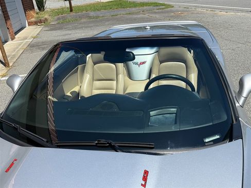 Used 2005 Chevrolet Corvette Convertible w/ Preferred Equipment Group RWD image 15