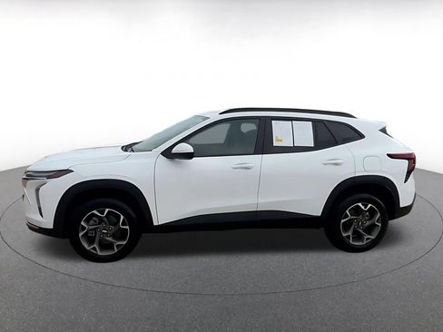 Used 2025 Chevrolet Trax LT FWD image 6