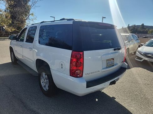Used 2014 GMC Yukon XL SLT image 3