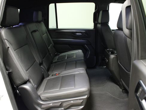 Used 2025 Chevrolet Suburban Z71 image 16