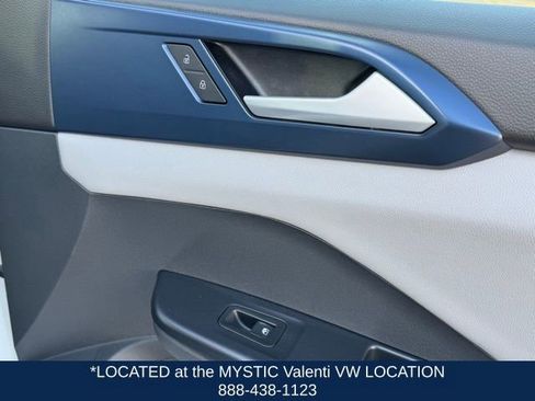 Certified 2023 Volkswagen Taos SE w/ Panoramic Sunroof Package image 32