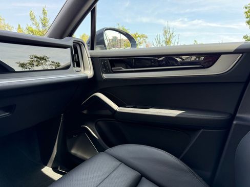 Certified 2024 Porsche Cayenne image 24