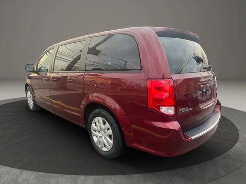 Used 2018 Dodge Grand Caravan SE w/ UConnect Hands-Free Group image 7