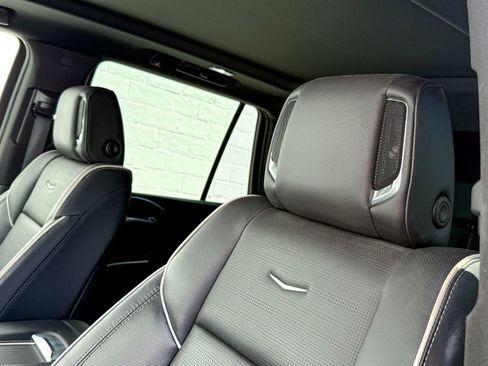 Certified 2021 Cadillac Escalade Premium Luxury AWD/4WD image 21