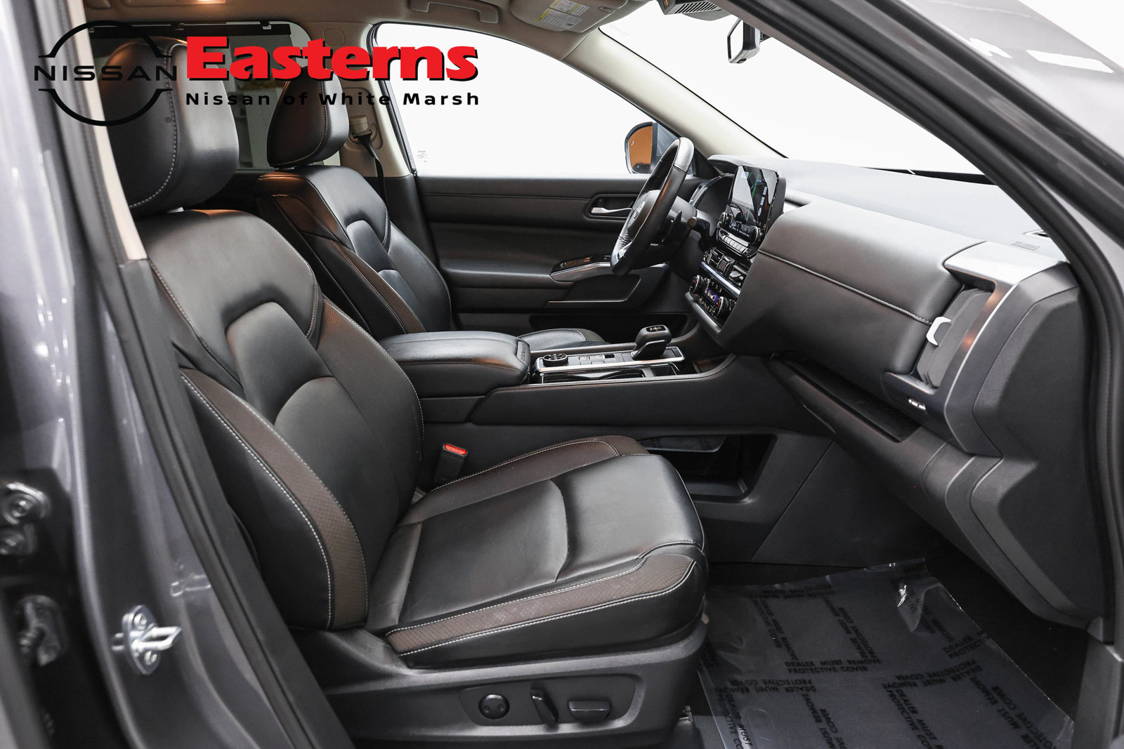 Used 2024 Nissan Pathfinder SL AWD/4WD image 26