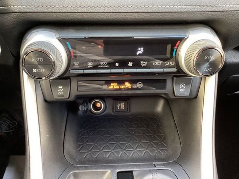 Used 2025 Toyota RAV4 XLE image 20