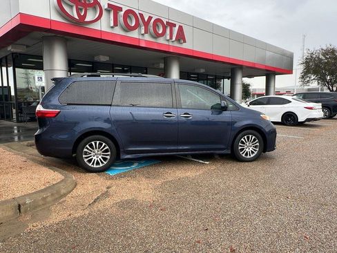 Used 2020 Toyota Sienna XLE Premium image 6