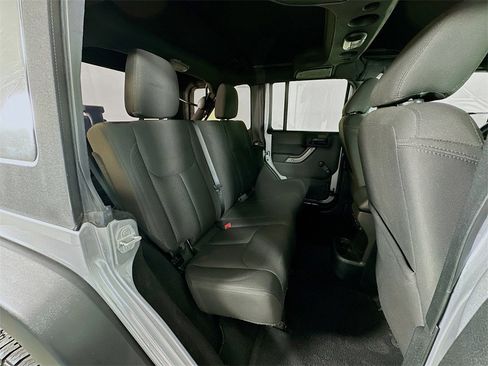 Used 2018 Jeep Wrangler Unlimited Sport w/ Connectivity Group image 28